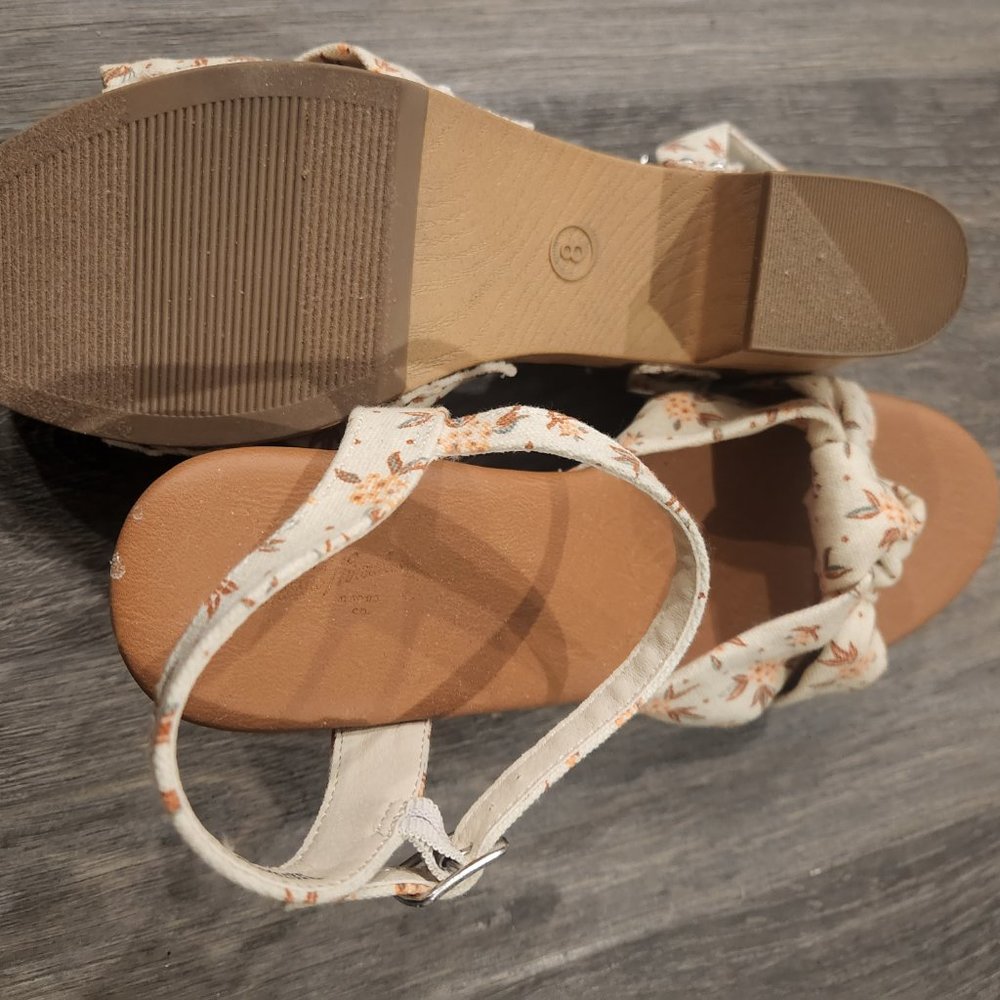 Shoes - Picture 5 of 6